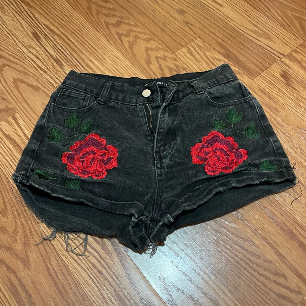 Black denim shorts with roses